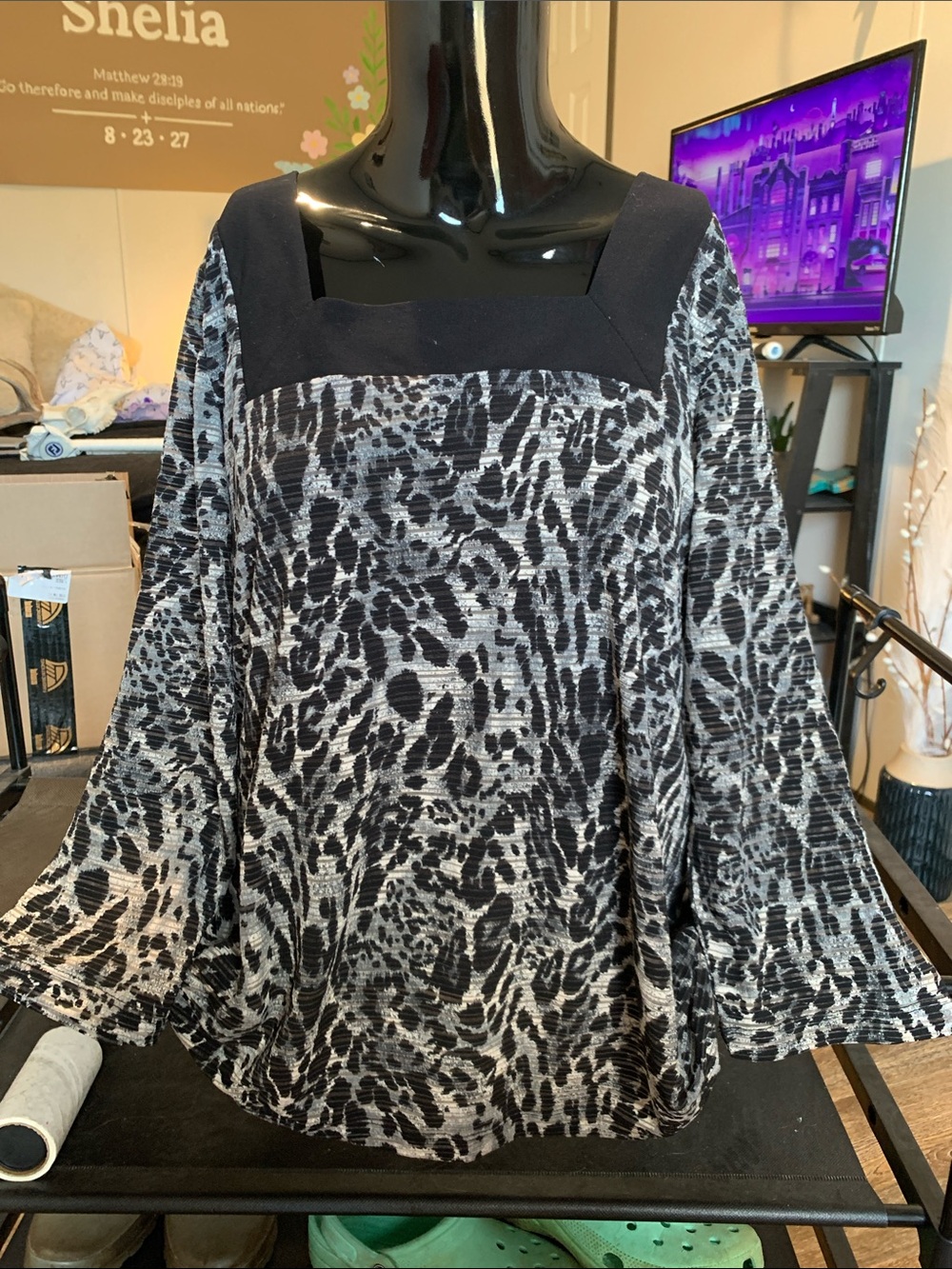 #140 Susan Lawrence Black & Gray Animal-Print Square-Neck Tunic